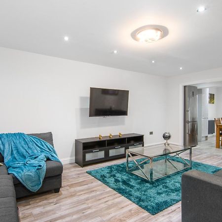 Onsitestays - Spacious 3 Bed House With Garden, Wifi & 4 Plus Parking Gravesend Exterior photo