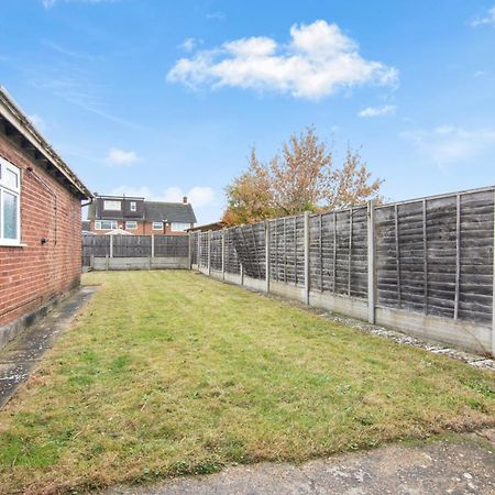 Onsitestays - Spacious 3 Bed House With Garden, Wifi & 4 Plus Parking Gravesend Exterior photo