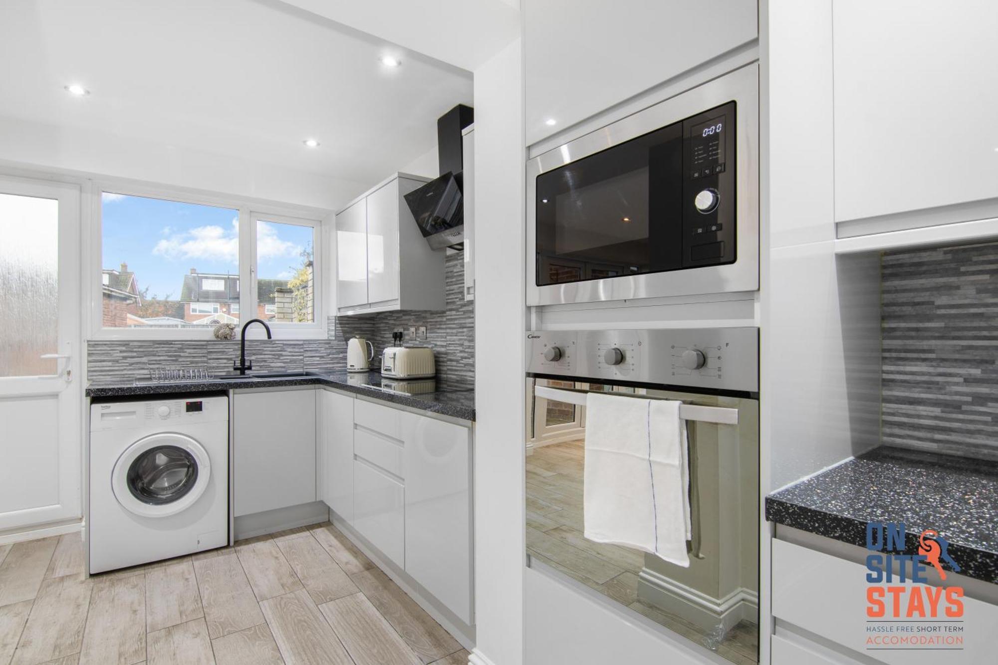 Onsitestays - Spacious 3 Bed House With Garden, Wifi & 4 Plus Parking Gravesend Exterior photo