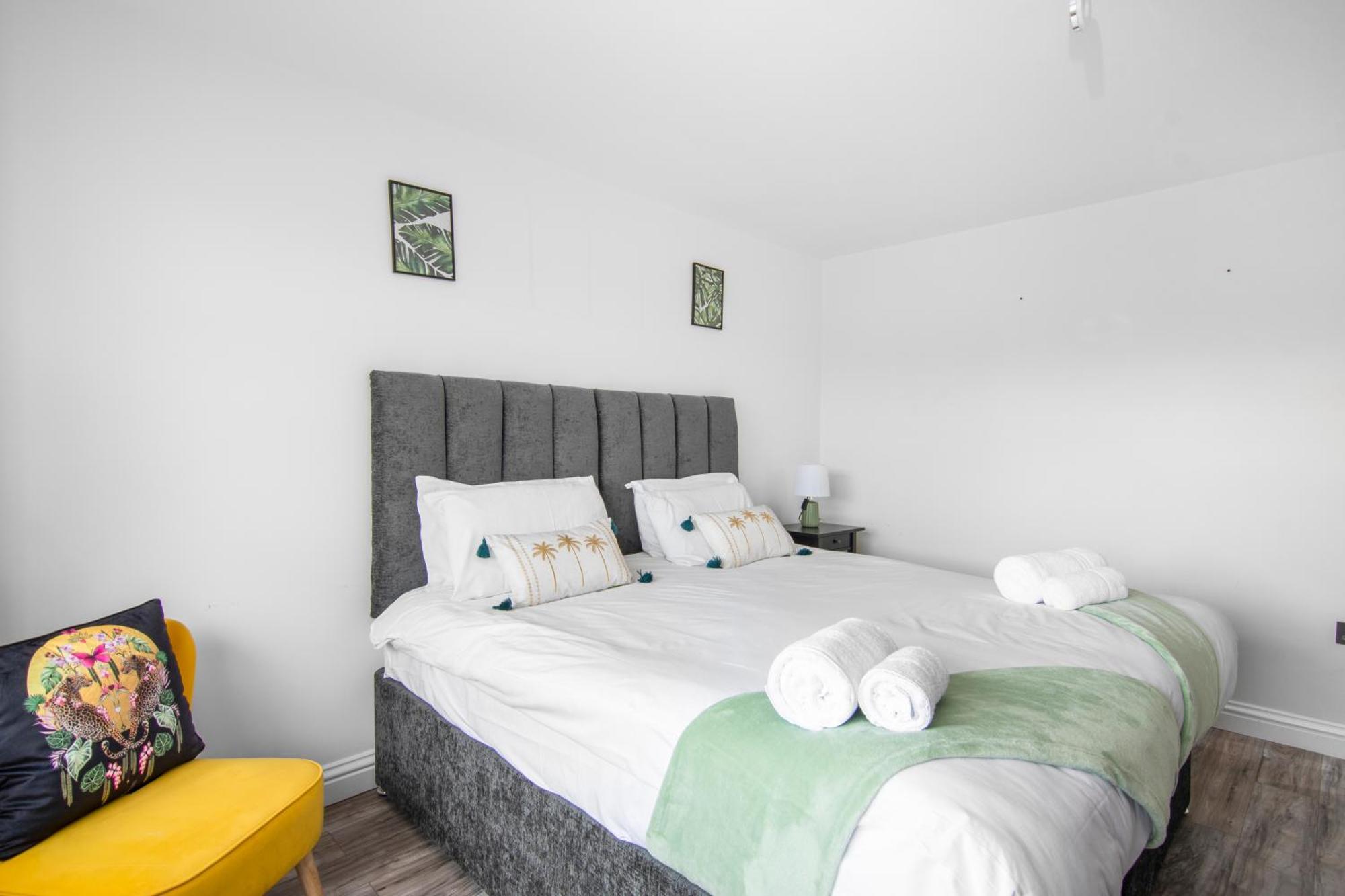 Onsitestays - Spacious 3 Bed House With Garden, Wifi & 4 Plus Parking Gravesend Exterior photo